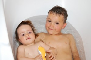 Clément et Tim au bain....